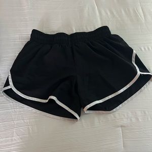 Basic black short